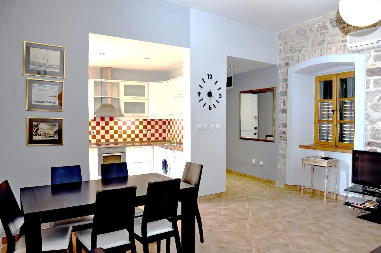 Cozy 2 Bedroom Apartment In Antique Bizanti Palace Kotor Exterior photo
